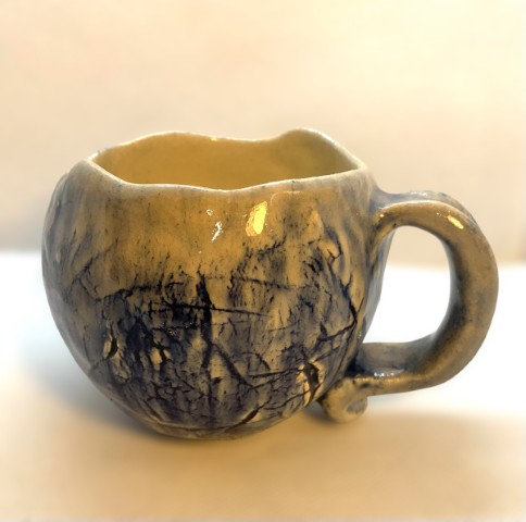 Borde irregular. Interior blanco, exterior textura o.cobalto