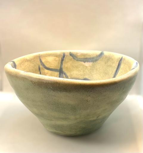 Fuente mediana verde claro dibujos cobalto. Exterior verde más intenso. Ovoforme