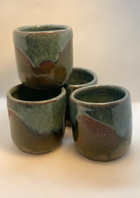 Pasta Pomaire. Vasito pequeño turquesa, pasta expuesta y verde traslucido