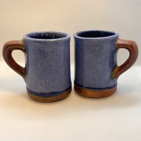 Dos tazas pequeñas, celeste y azul