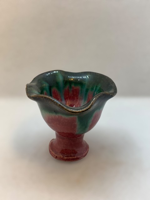 Copita con forma de flor. Morada con borde de cobre