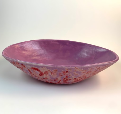 Fuente alargada rosado mate interior. Manchas rojas exterior