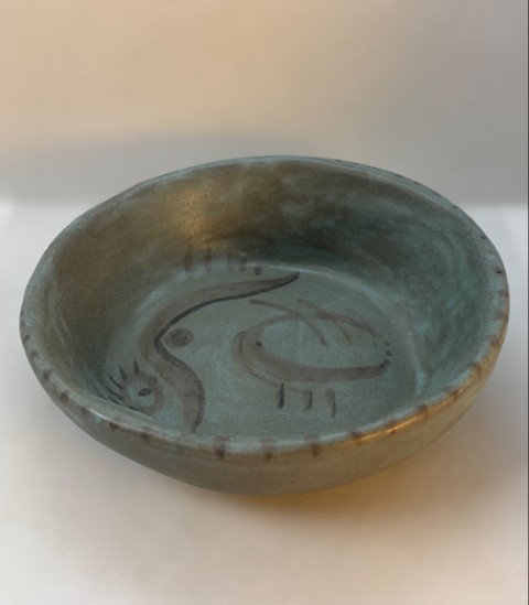 Pocillo azul piedra con dibujos óxidos. Dibujos interior no exterior