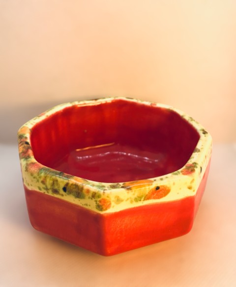 Hexagonal. Melón mixto en el borde, el resto roja