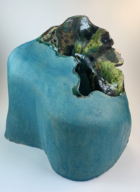 Escultura exterior turquesa, interior mezcla cristales verdes