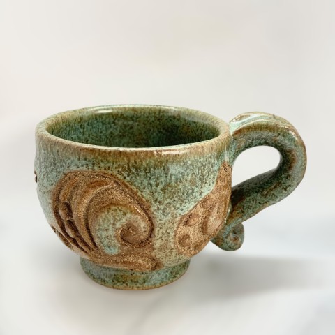 Taza pasta café verde musgo labrado exterior pasta expuesta