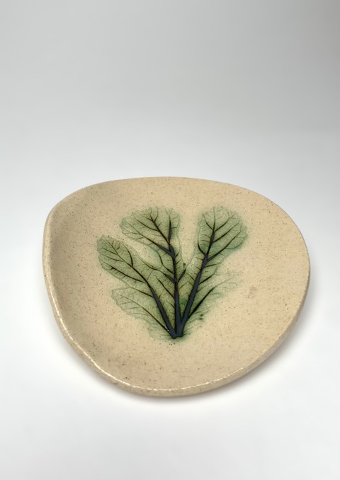 Apoya cucharas hoja higuera impresa cobre. Bordes levantados