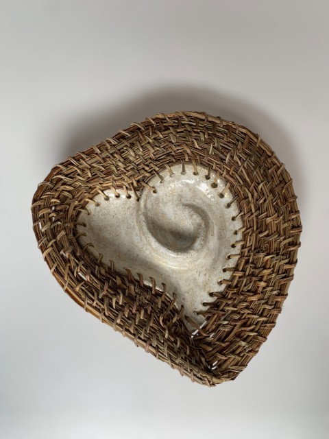 Corazón blanco con borde tejido. Mediano pequeño