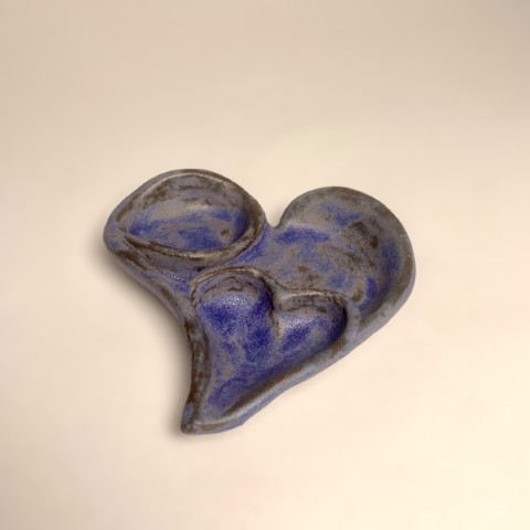 Corazón con relieve violeta mate bordes más oscuros