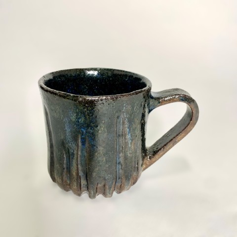 Taza pasta negra con azul óceano. En general super oscura casi negra