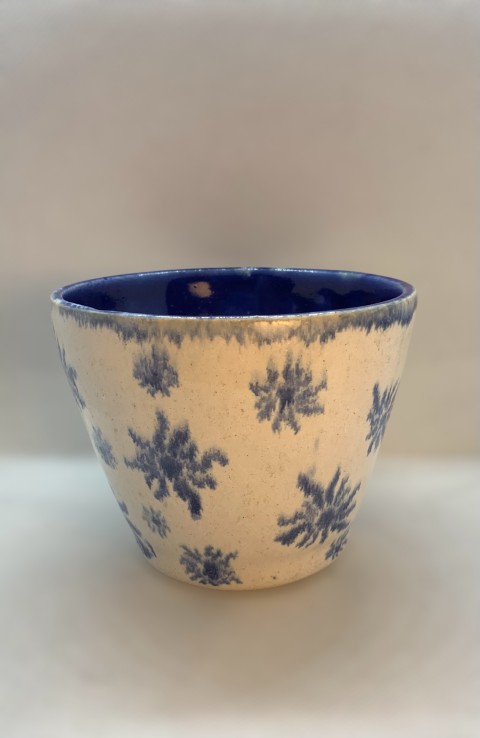 Vaso interior cobalto exterior blanco con soles cobalto