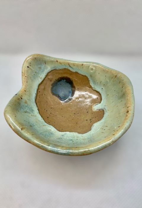 Cuencos con esgrafiado y cobre en exterior. Pasta Chamiza